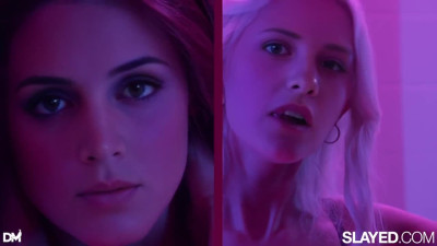 Sapphic slayers (not) Buffy & Faith strip & lez while (not) Willow spies, masturbates