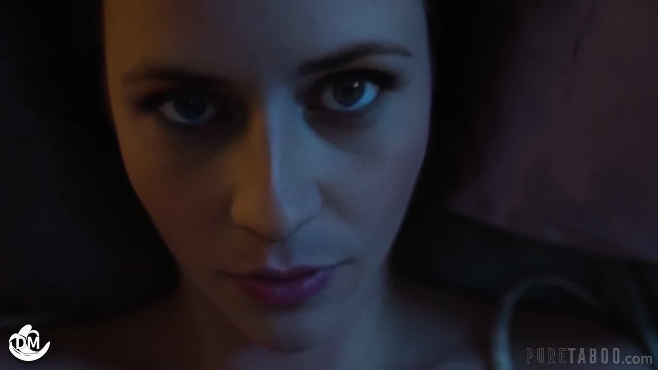 Stepdaughter (not) Jenna Fischer ready for the big game (PREVIEW) - Deepfades