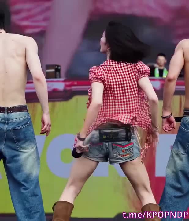 Kwon Eunbi Performing Naked on Stage =Preview= - Deepfades